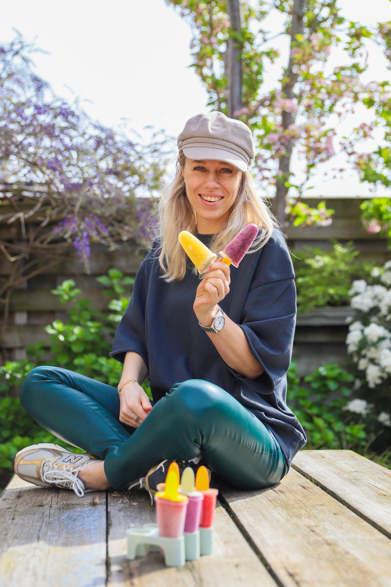 Spontaan moment tijdens personal branding fotoshoot van dienstverlenende ondernemer