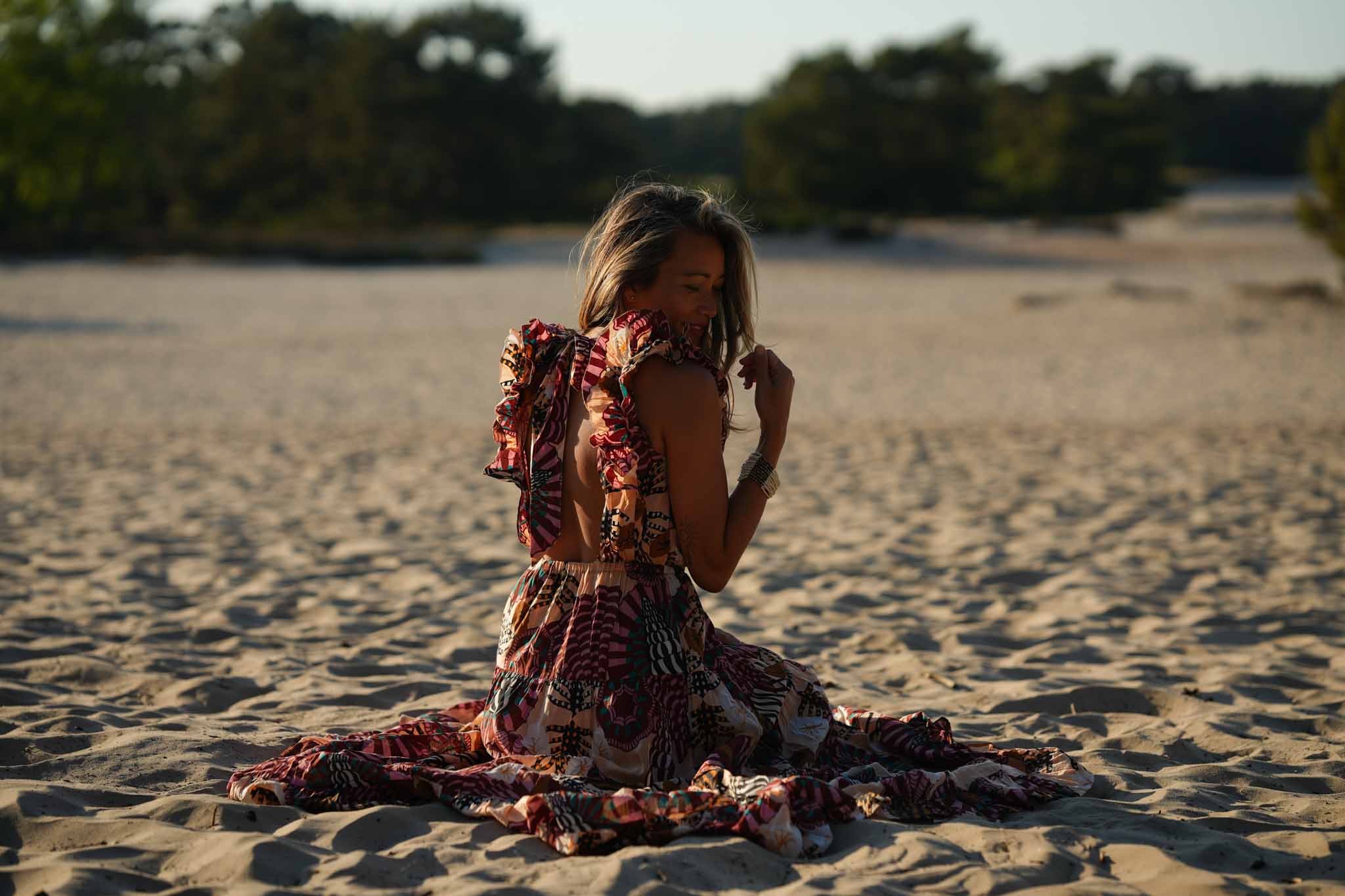 Authentieke zakelijke fotografie – ondernemer die zichzelf laat zien tijdens fotoshoot